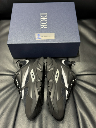 B22 Black Dior sneakers