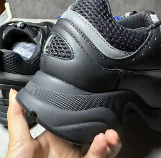 B22 Black Dior sneakers